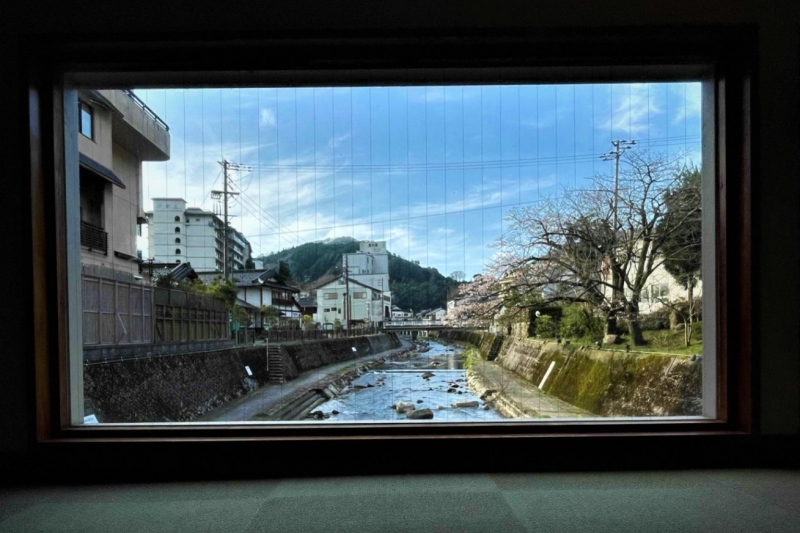 【兵庫県/湯村温泉】ゆあむ専用橋より望むまるで絵画のような景色～春～