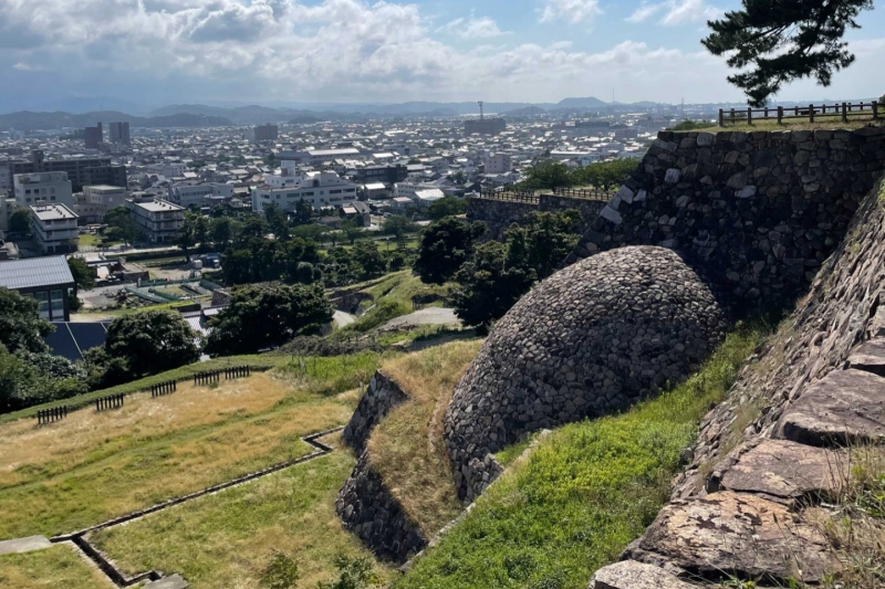 「天球丸 巻石垣」より鳥取市を一望