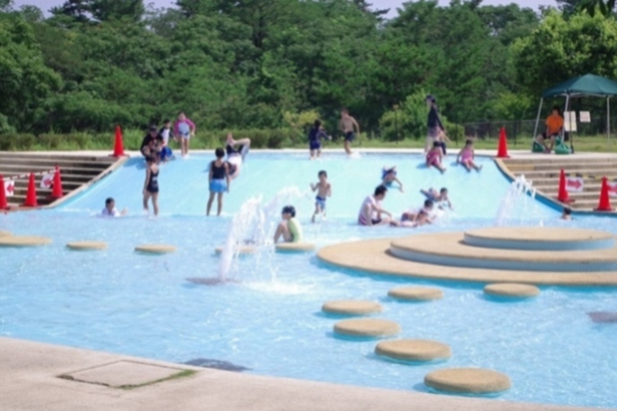 水で遊ぶ：夏限定！水の遊び場（プール）