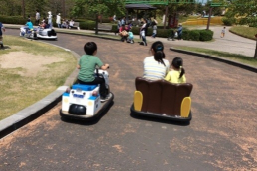 乗り物で遊ぶ：バッテリーカー