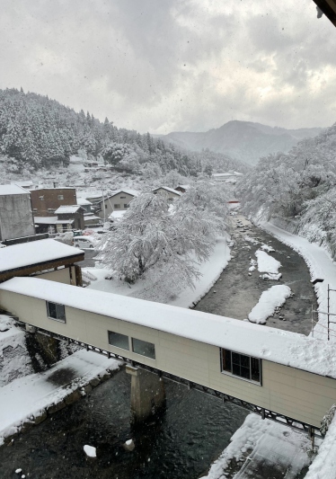 湯村温泉に雪が積もりました