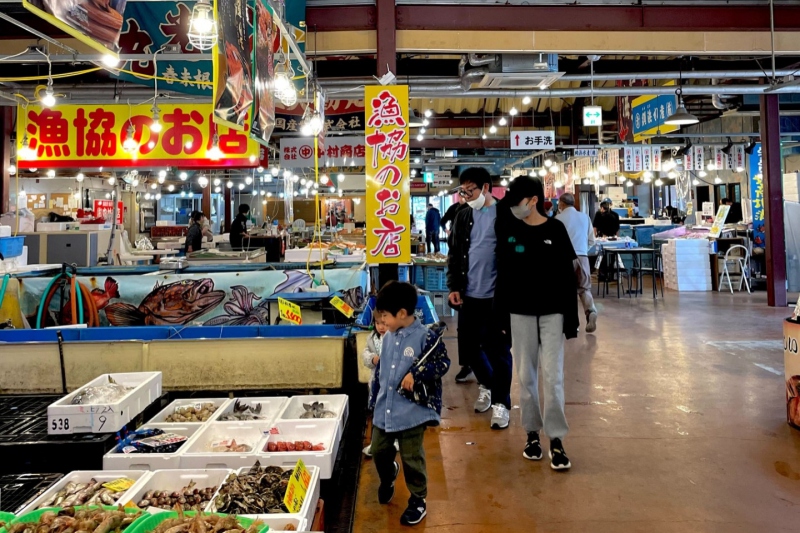 「鳥取港海鮮市場かろいち」