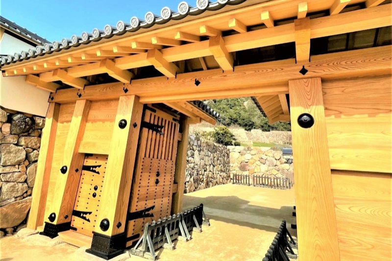 【鳥取城大手門復元】江戸時代がよみがえる！威厳を誇る城門「中ノ御門表門」