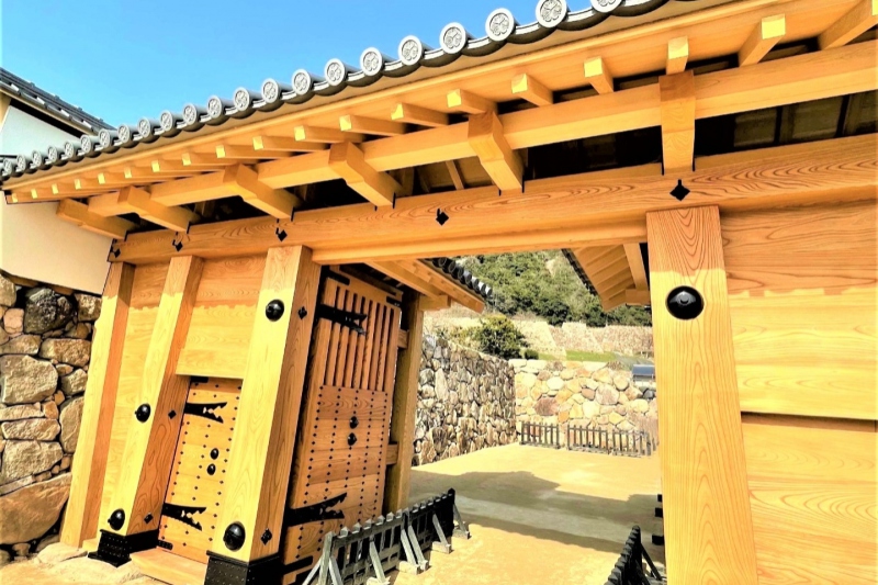 【鳥取城大手門復元】江戸時代がよみがえる！威厳を誇る城門「中ノ御門表門」