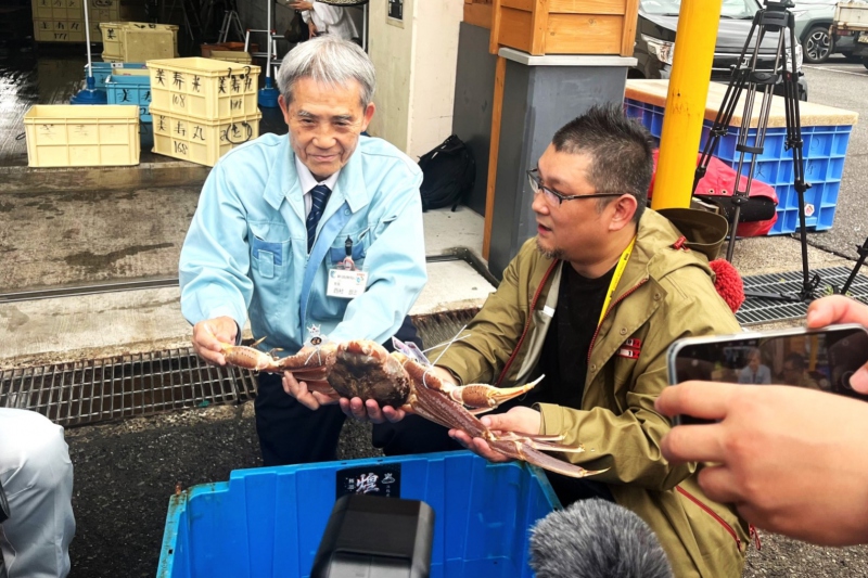 【2023年】11/6松葉ガニ漁解禁！兵庫県/浜坂漁港の初セリがありました