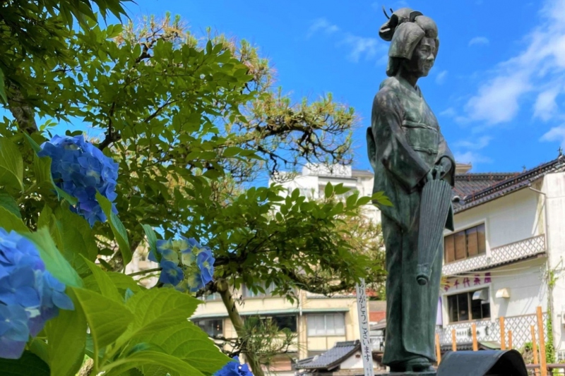 兵庫県/湯村温泉のシンボル「夢千代像」～四季と時間で異なる景色～