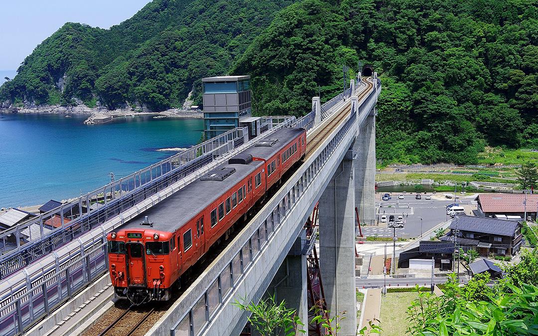 余部鉄橋「空の駅」展望…